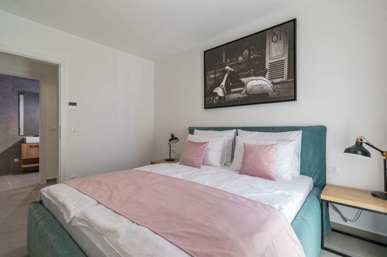 Luxury Apartments Magali Ровінь Екстер'єр фото