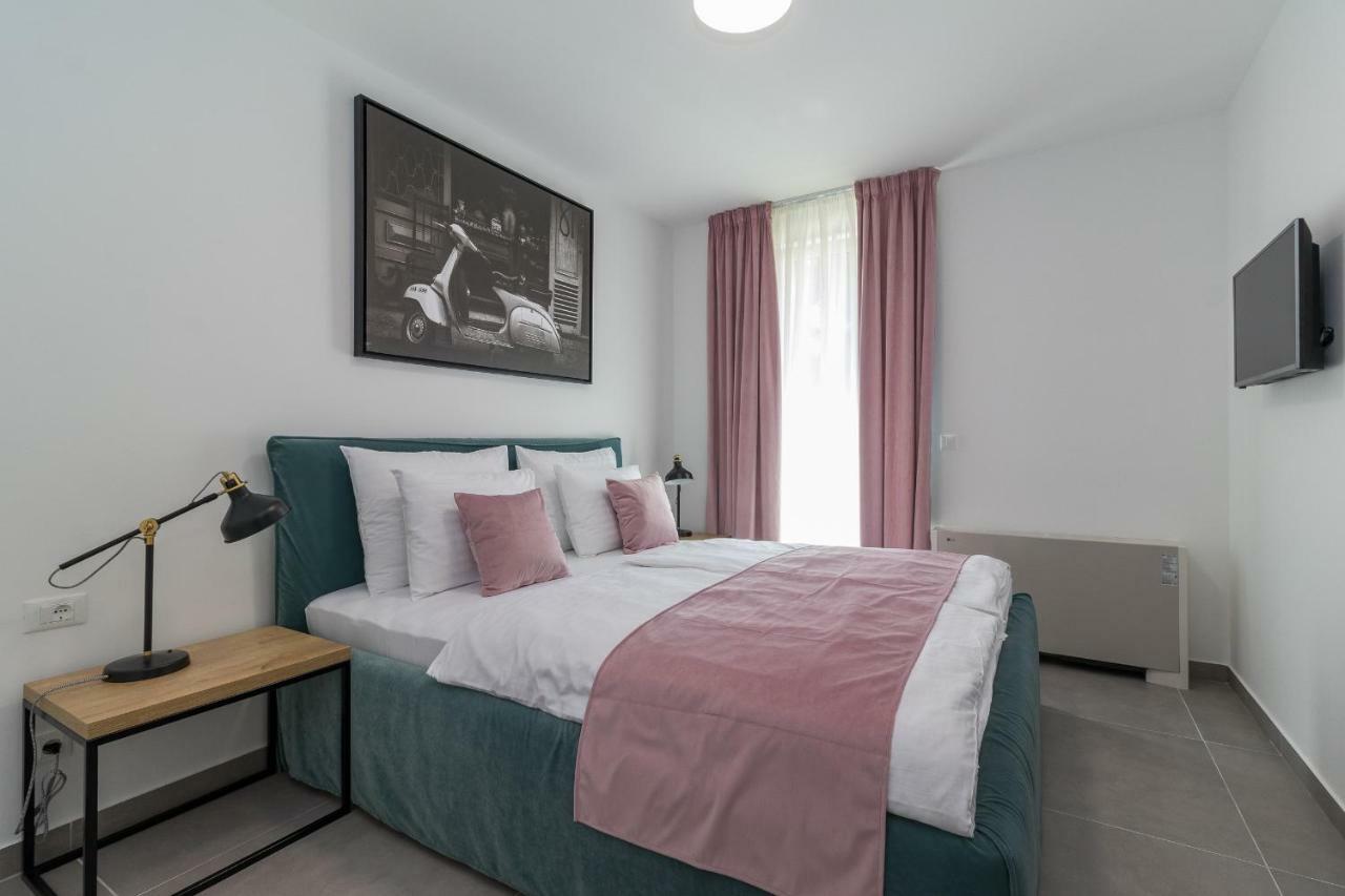 Luxury Apartments Magali Ровінь Екстер'єр фото