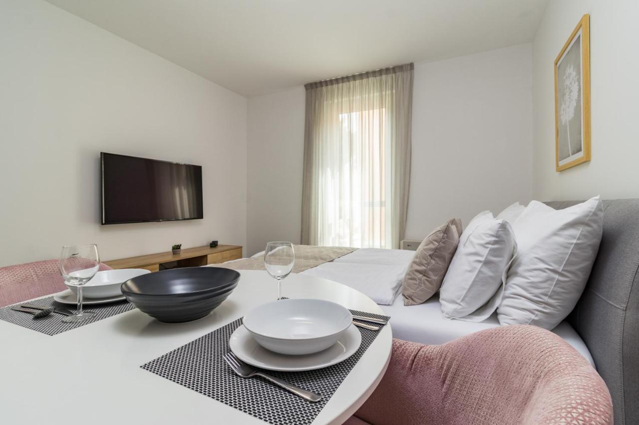 Luxury Apartments Magali Ровінь Екстер'єр фото